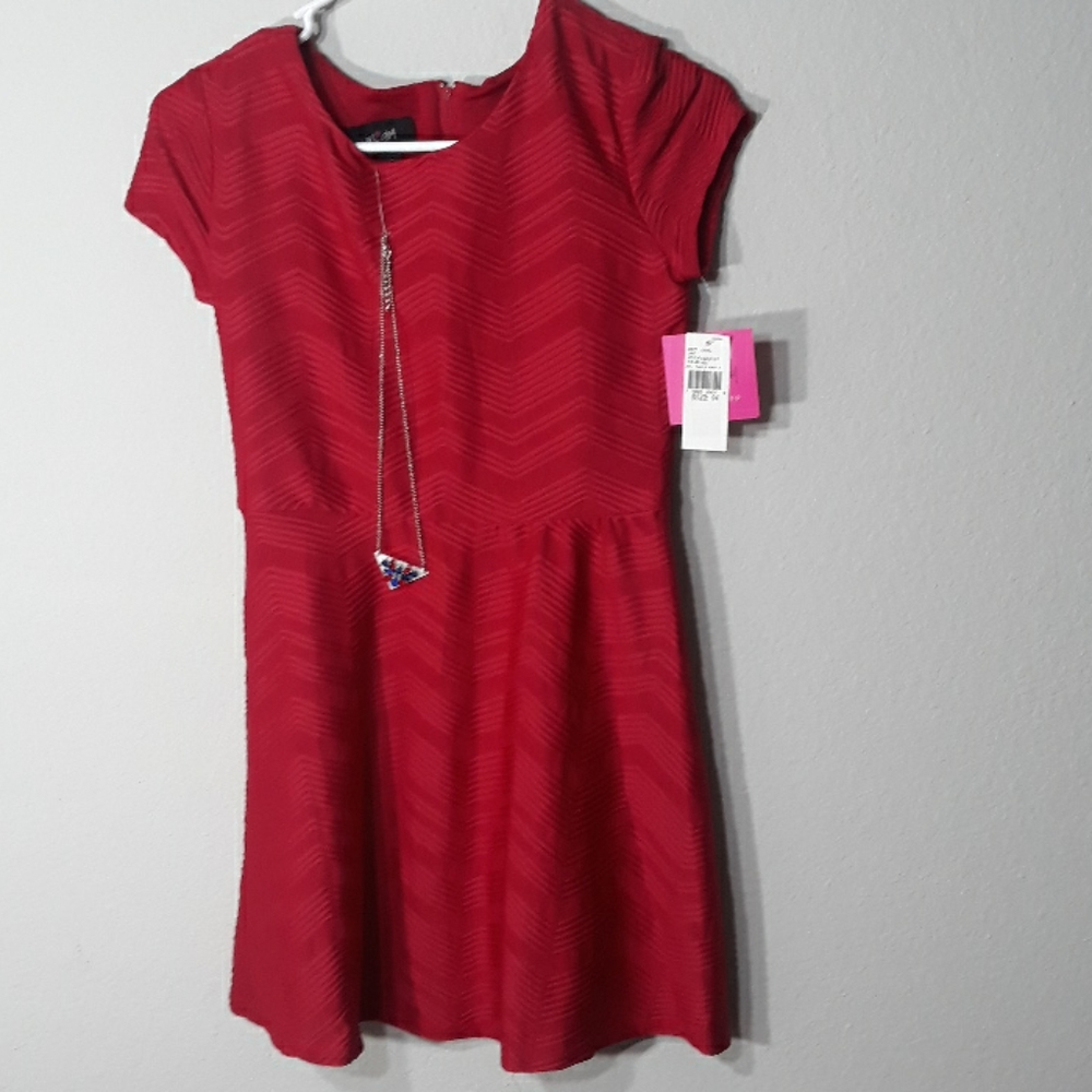 i . n . girl red dress . necklace included . - Picture 4 of 6